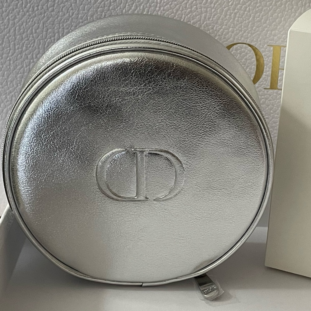 Dior Round Silver Case & Rosy Cherry Glow Blush in Limited Edition Box - Picture 2 of 9